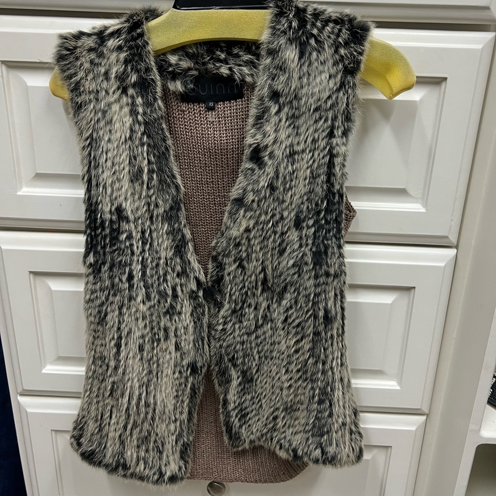 Quinn Rabbit Fur Vest - Picture 5 of 6